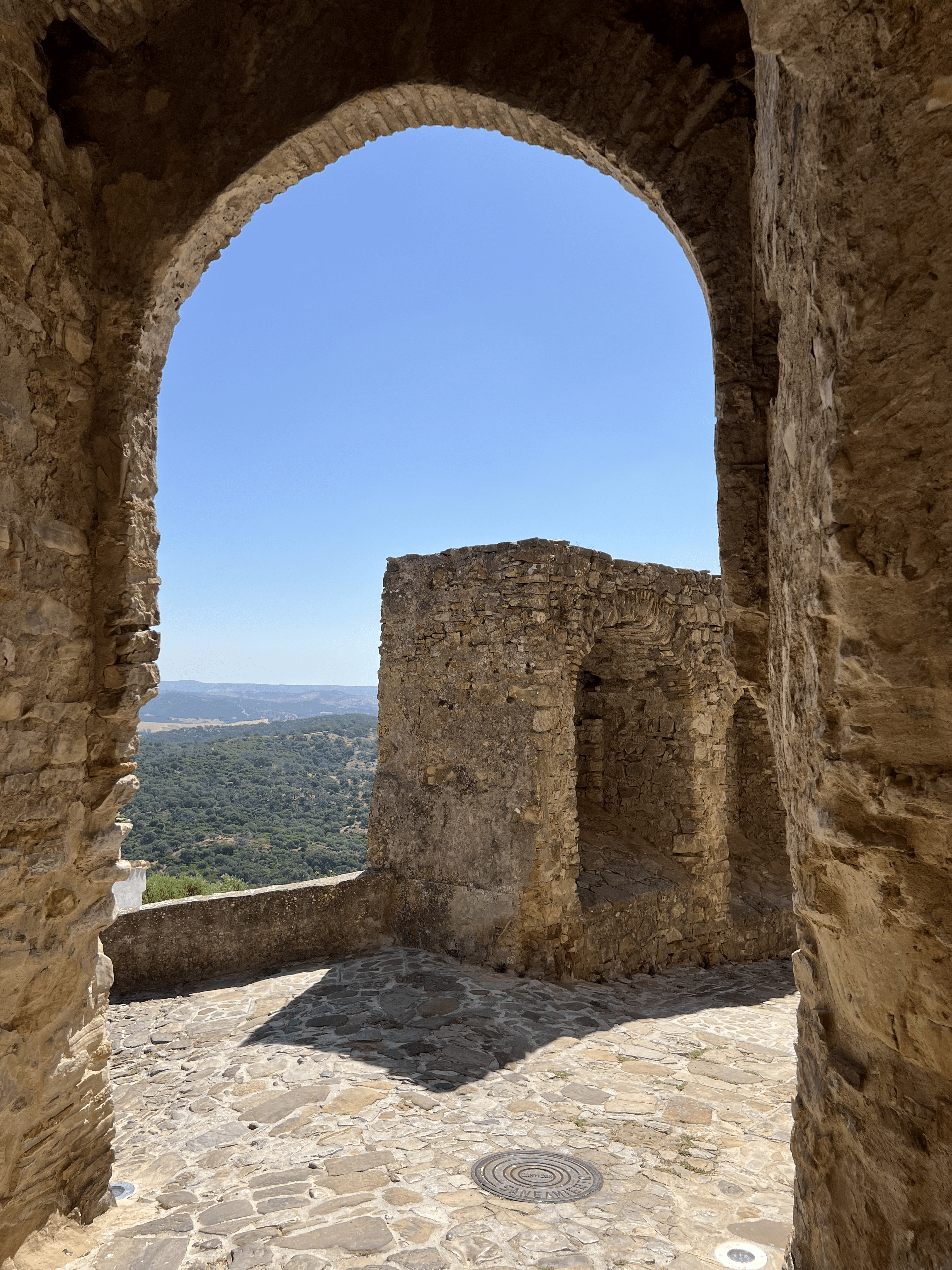Navegar sobre las olas de la historia en Castellar de la Frontera