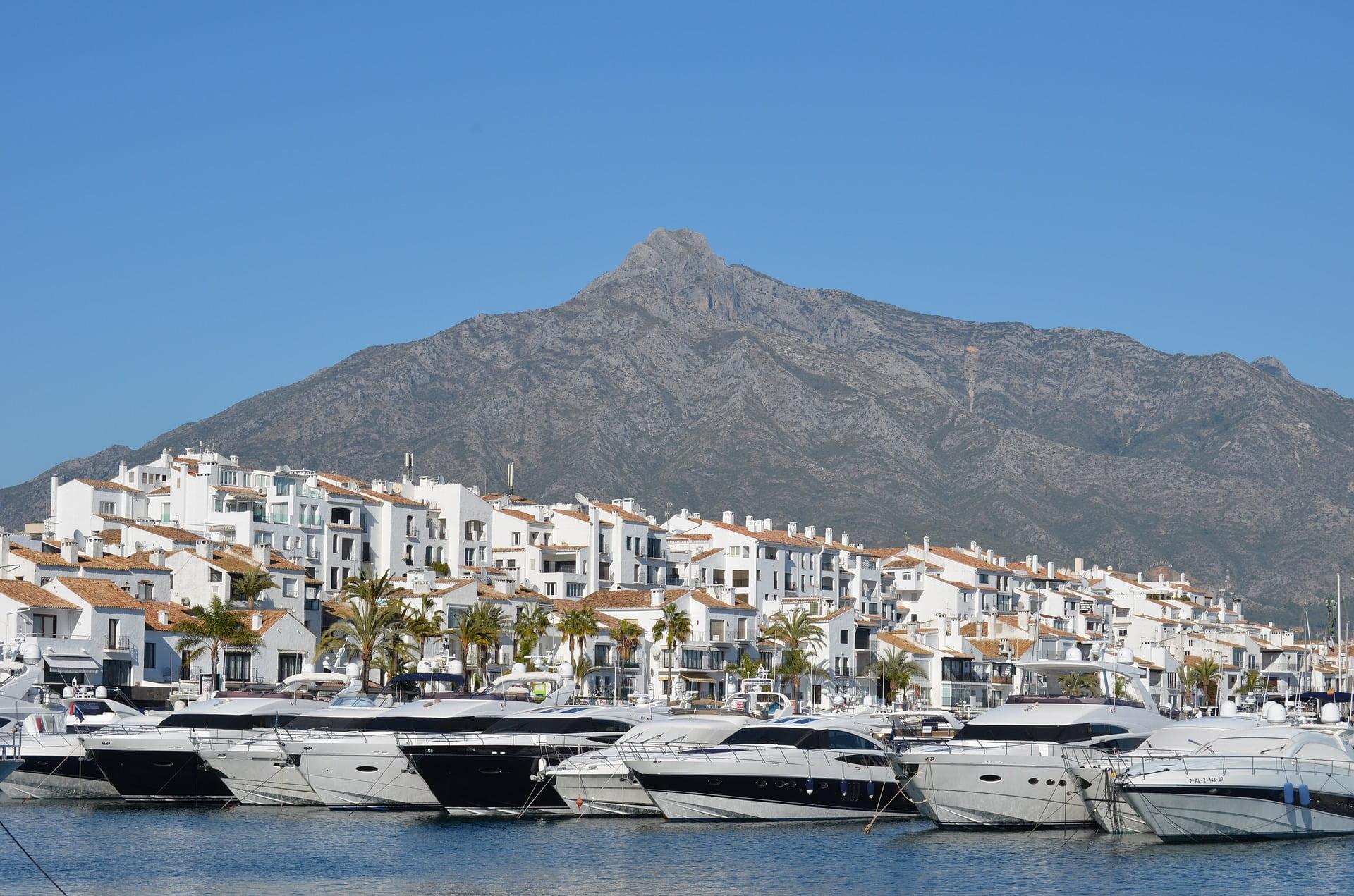Puerto Banús – compras con vistas al puerto deportivo