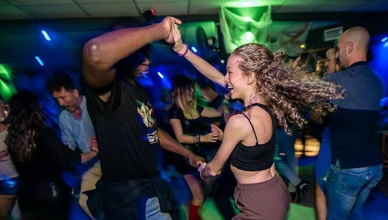 Salsa, bachata, kizomba: ¿dónde bailar en Málaga y alrededores?