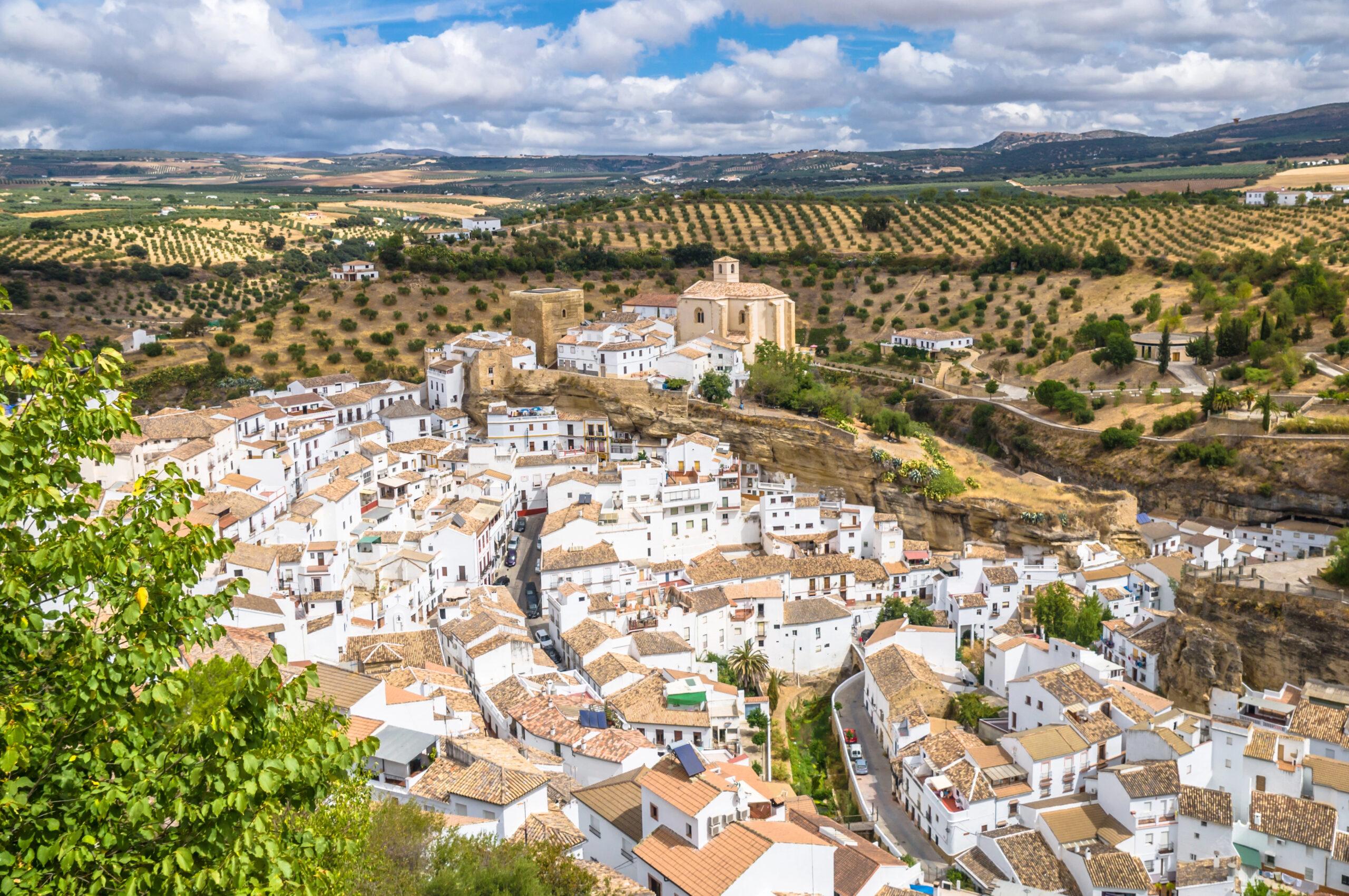 Setenil de las Bodegas: descubre el mágico pueblo blanco