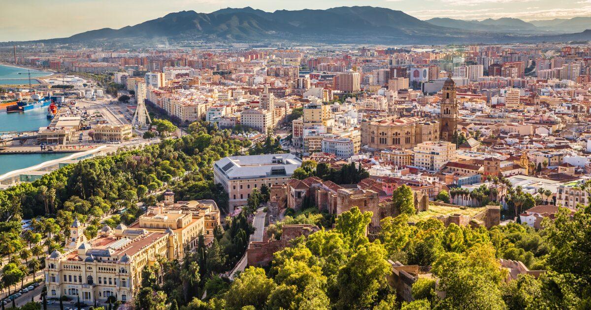 InPost facilita los viajes a España. Podrás enviar tu equipaje a través de un punto de recogida de paquetes